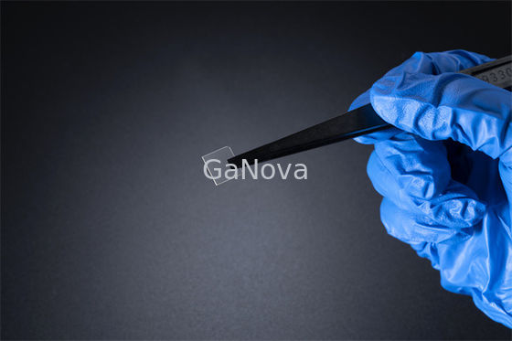 10 X 10,5 mm2 C Caracter não dopado N Tipo de substrato de cristal único GaN em pé livre
